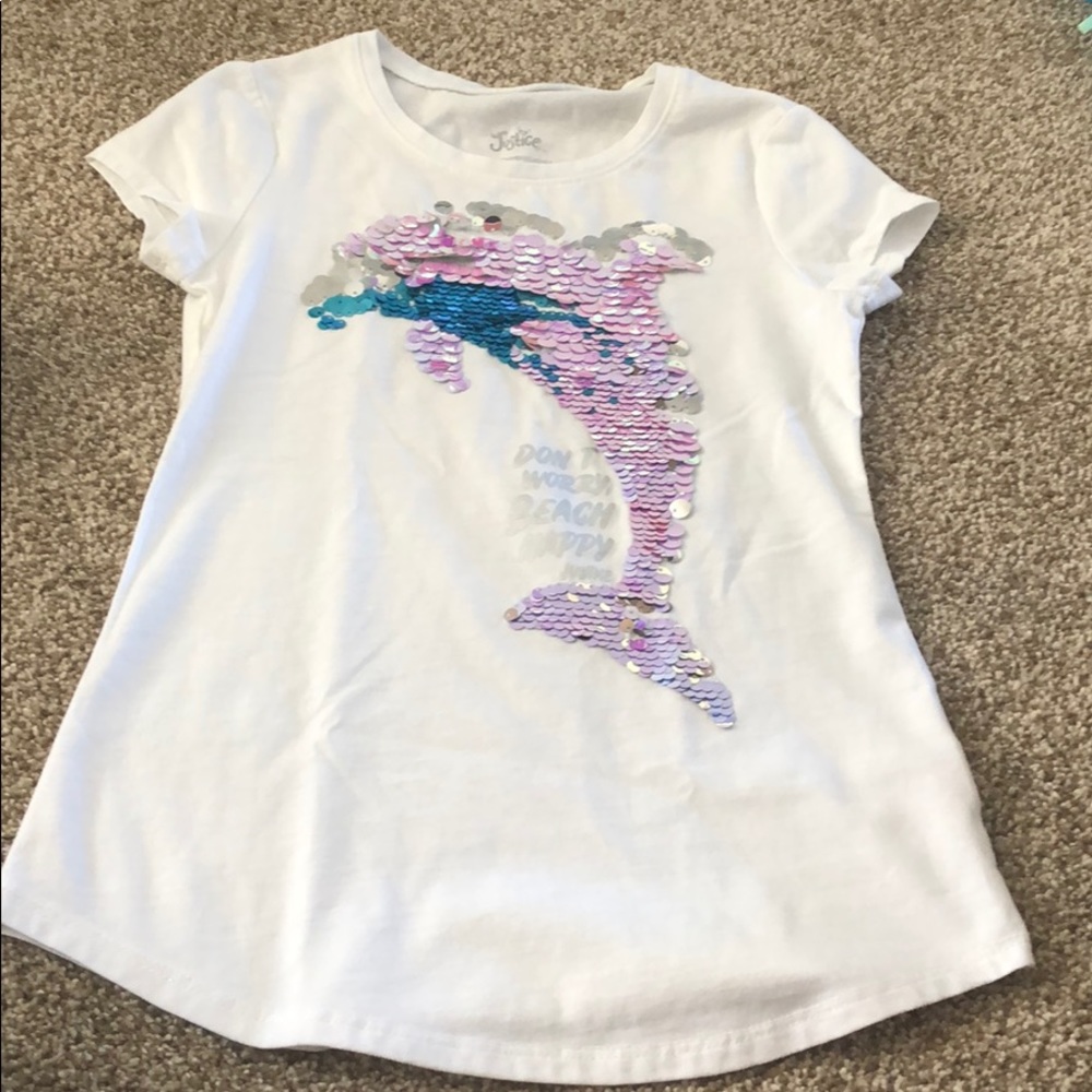 White t shirt with reversible sequins.